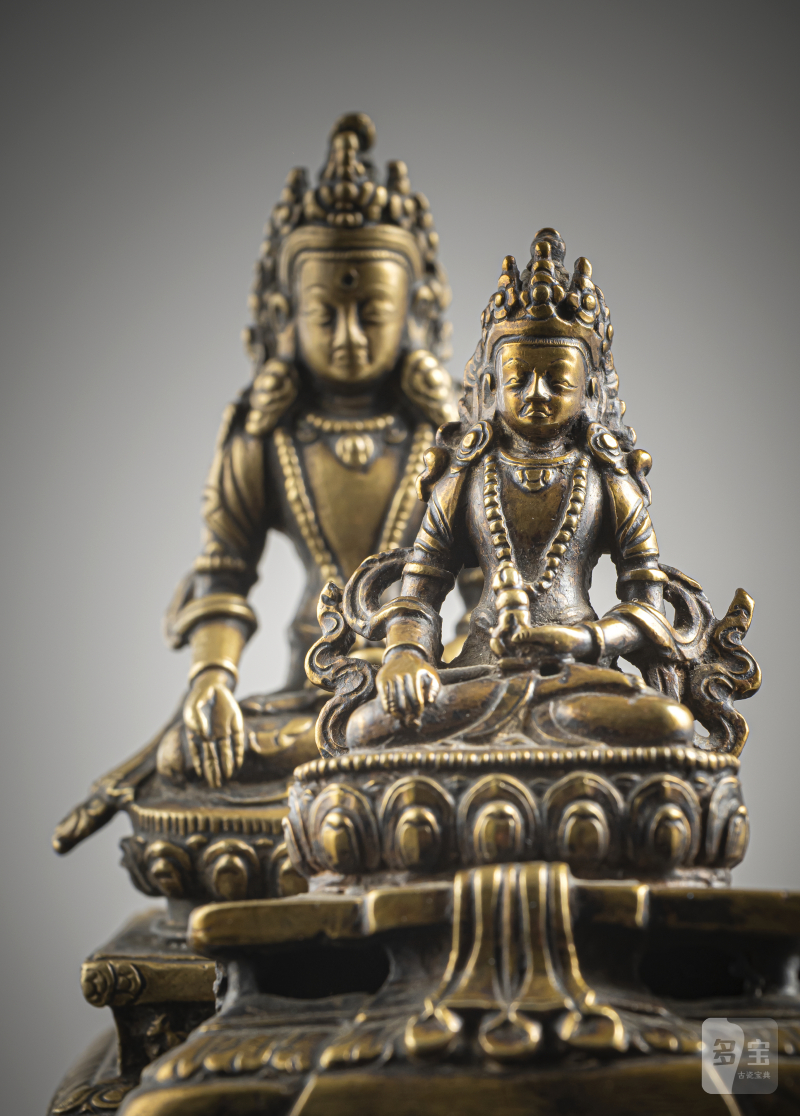 TWO BRONZE FIGURES OF RATNASAMBHAVA AND AKSHOBHYA - 图3